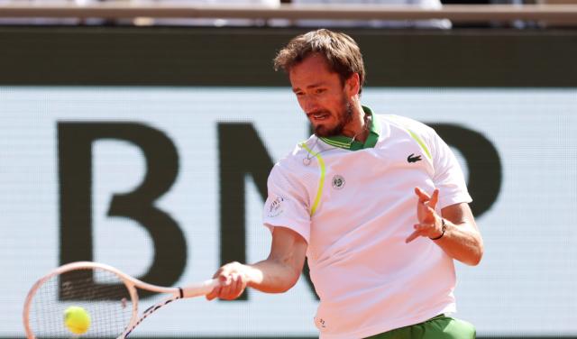 开云平台-法网首轮不敌巴西“刺客” 梅总红土蜜月期提前结束