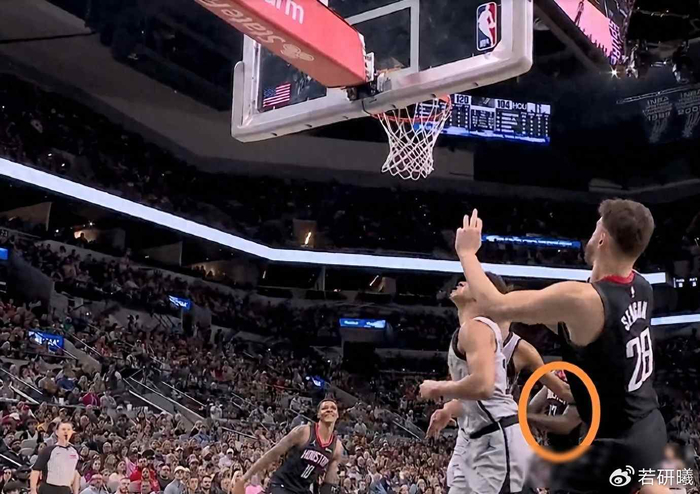 开云平台-马刺赢了火箭23分，乌杜卡死守老将不换人，年轻球员坐穿板凳|三分球|申京|卡斯尔|圣安东尼奥马刺队|德文-瓦塞尔_新浪体育_新浪新闻