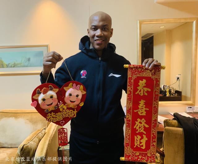 开云app-马布里、孙悦领衔篮坛球星向体坛读者拜年送祝福！