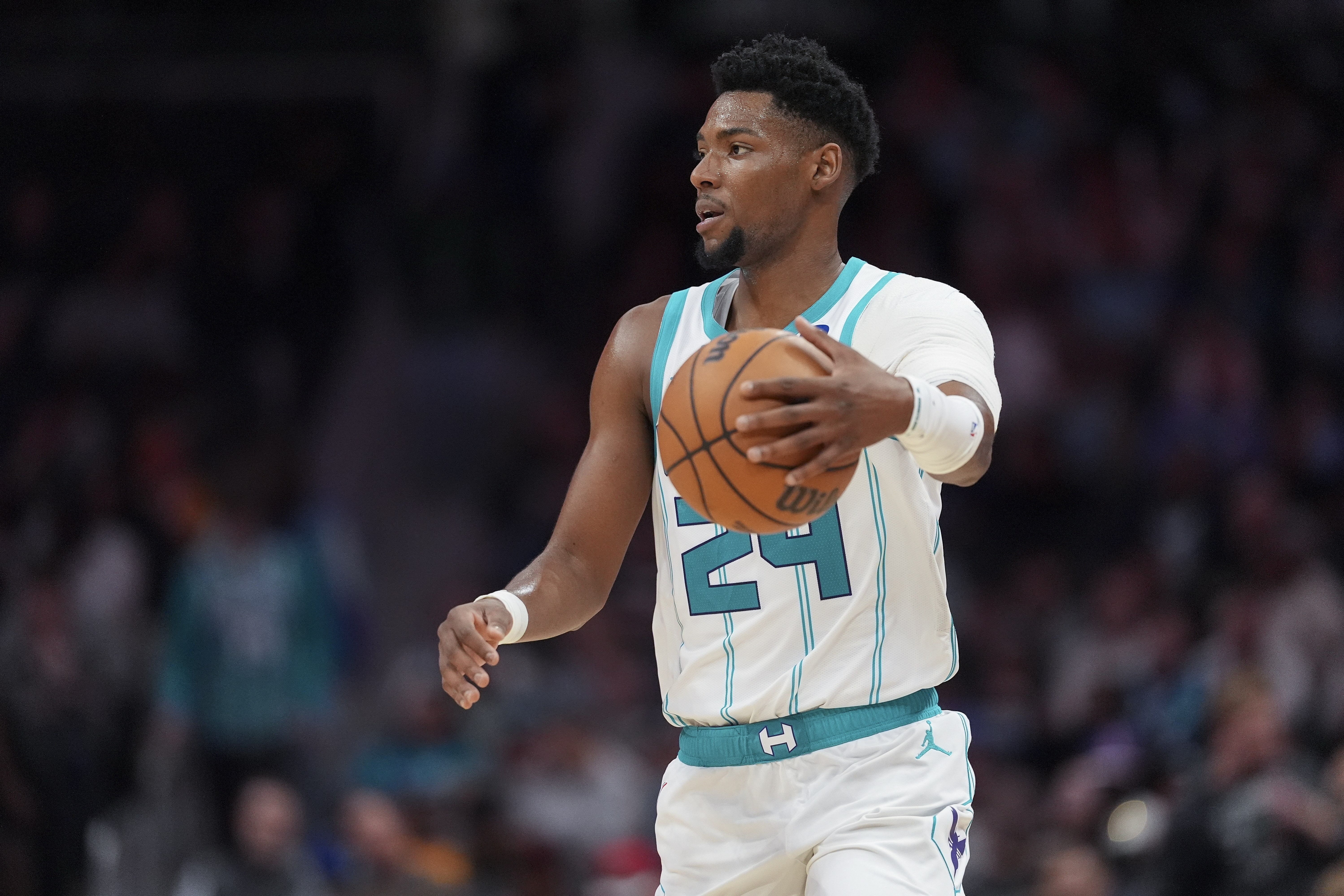 开云官网-手感好得多攻！布兰登·米勒打满首节 5中5&amp;三分3中3轰下16分！